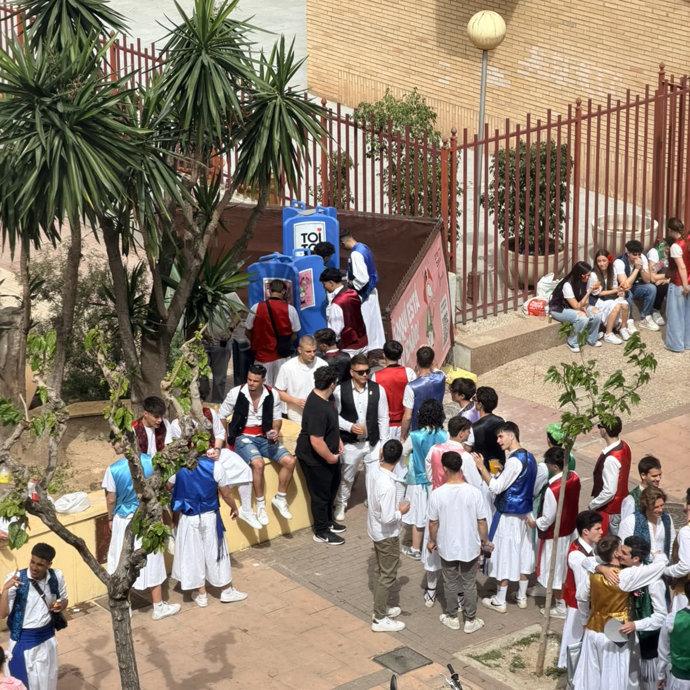 9. Celebrando el día del bando