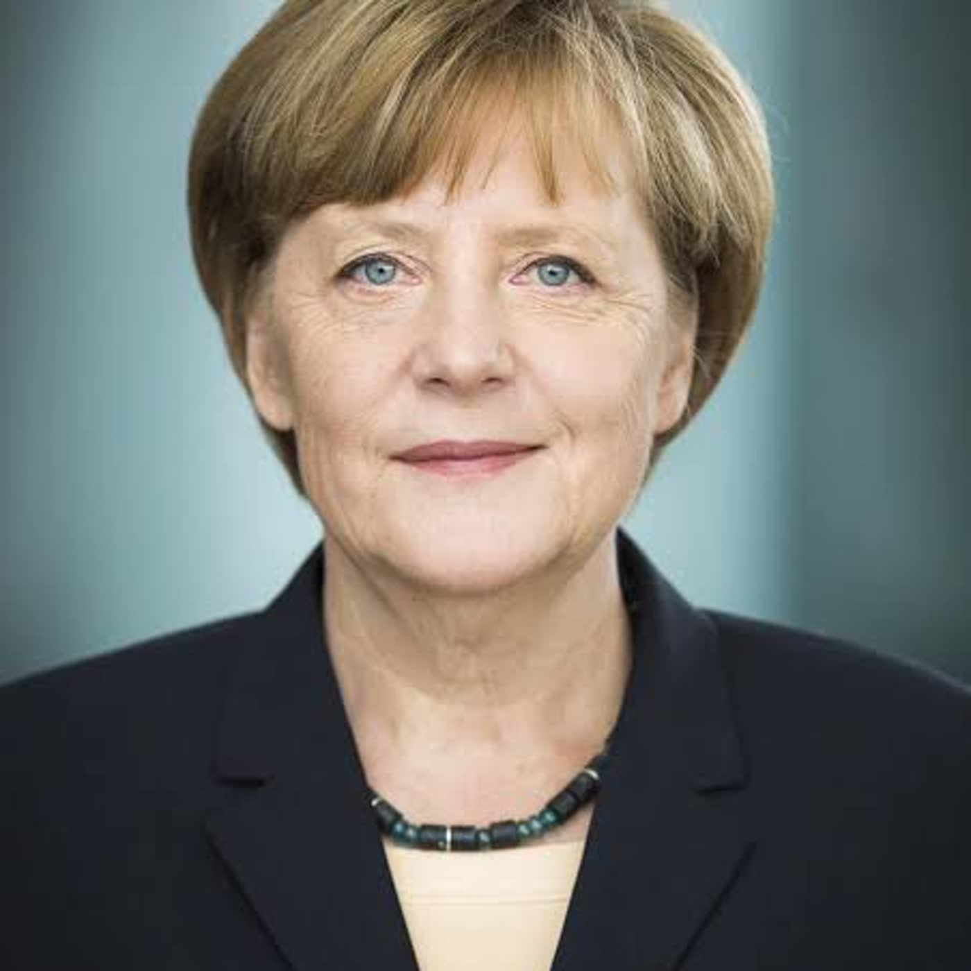 Nace Angela Merkel, física y política