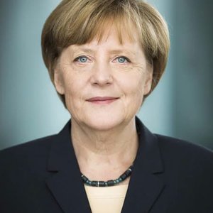 Nace Angela Merkel, física y política