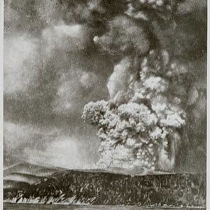 98 Erupciona el Krakatoa