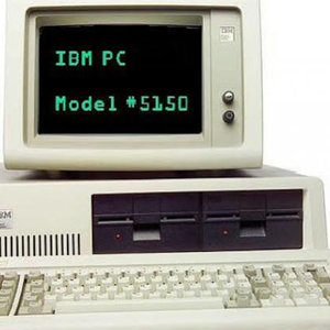 69 IBM presentó en Nueva York su primer ordenador personal, el IBM 5150.