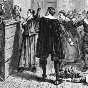 83 en Salem, Massachusetts, cinco personas fueron ejecutadas en Gallows Hill, acusadas de brujería.
