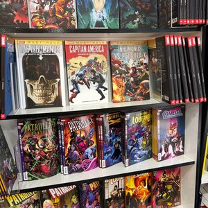 34. ¿Comprando? cómics en 7 Héroes