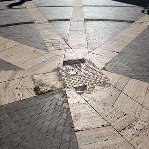 En la plaza de la Catedral