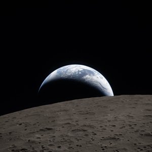 18. La Tierra desde la Luna